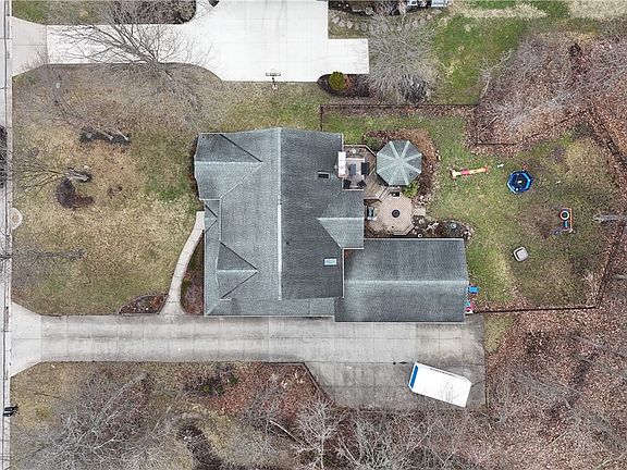 4th image of 2297 Olde Farm Ln