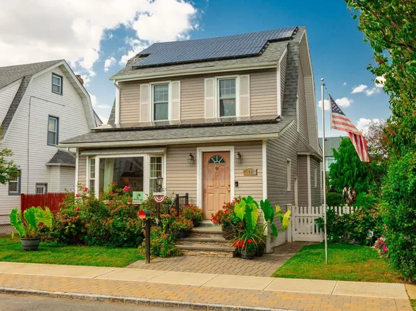 19 Evergreen Drive, Lindenhurst, NY 11757