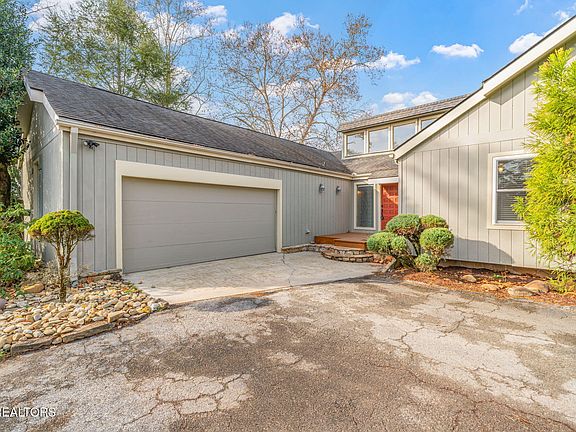 3rd image of 121 Spencer Ln