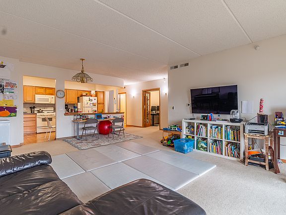 4th image of 750 Pearson St #1-305