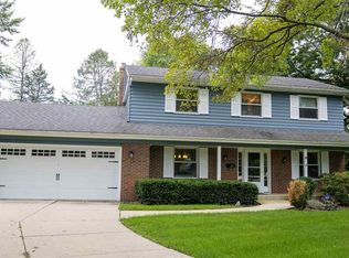 3823 Abbotsford Rd, Rockford, IL 61107