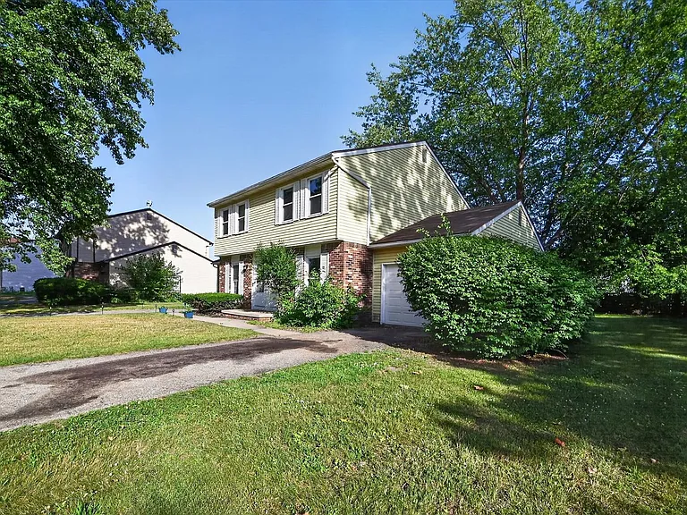6839-6841 Woodlake — Photo 4