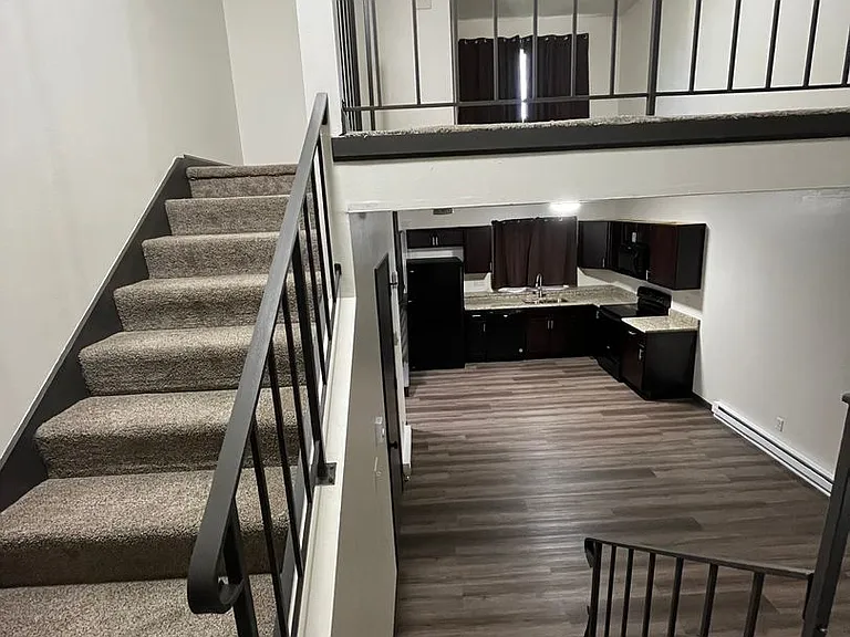 555 Sandra Ln — Photo 3