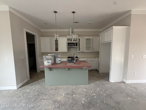 4th image of 196 Lake Harbor Rd