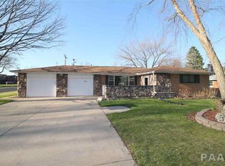 3033 W Westport Rd, Peoria, IL 61615