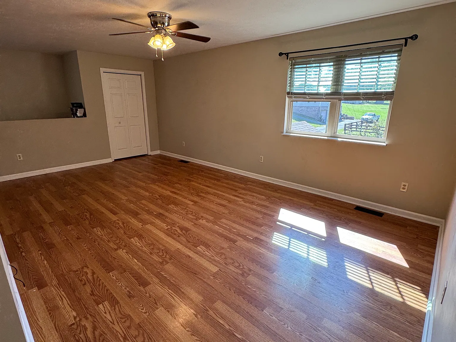 2 bed, 1000 sqft, $1,400 — Photo 2