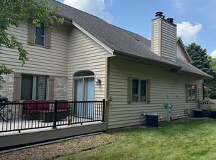N26W26452 Quail Hollow Rd #B, Pewaukee, WI 53072