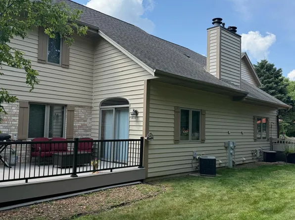 N26W26452 Quail Hollow Rd #B, Pewaukee, WI 53072