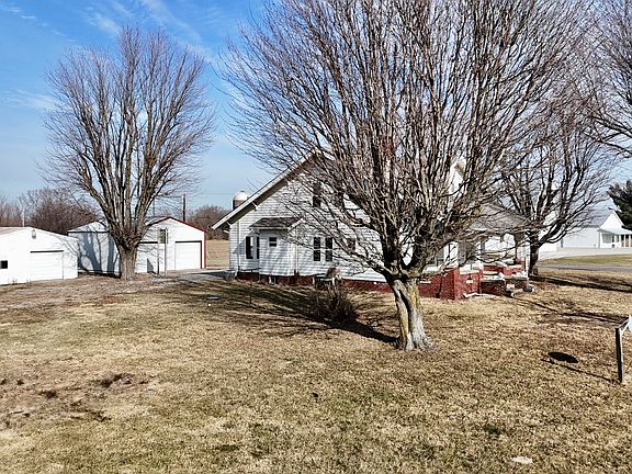 3rd image of 876 N Centerline Rd