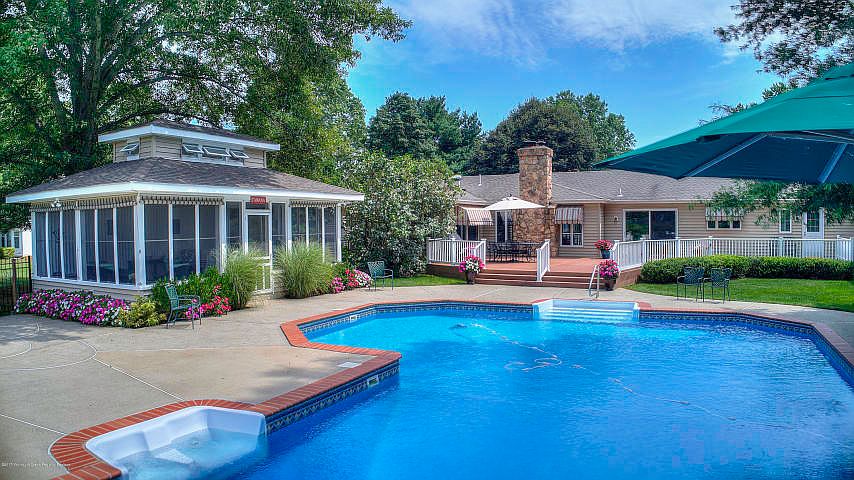 1st image of 12 Woodside Dr