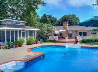 12 Woodside Dr, Rumson, NJ 07760