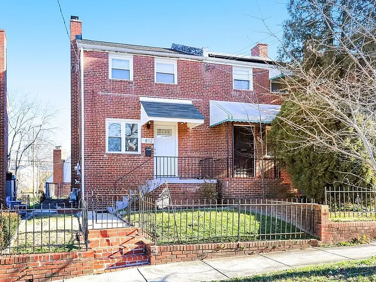 812 Burns St SE — Photo 2