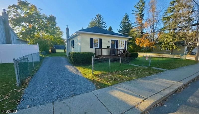1st image of 307 Rutherford Ave