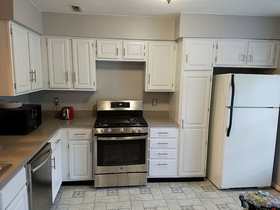 2nd image of 70 Laurelwood Ct