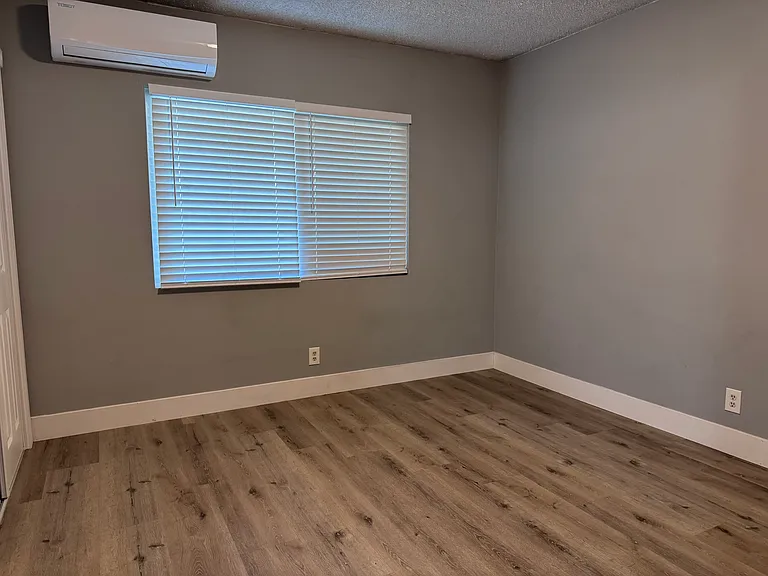 515 N Moore Ave #1/2 — Photo 14