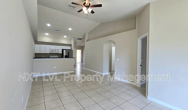 303 NE 24th Ave — Photo 5