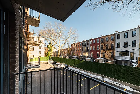 Rented by Twin Group | media 32