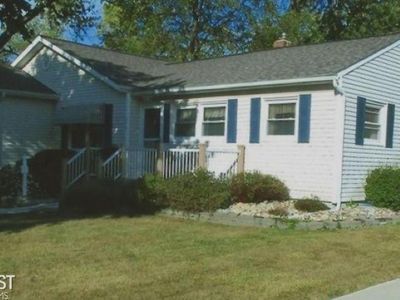250 Ponchartrain Dr, Fenton, MI, 48430