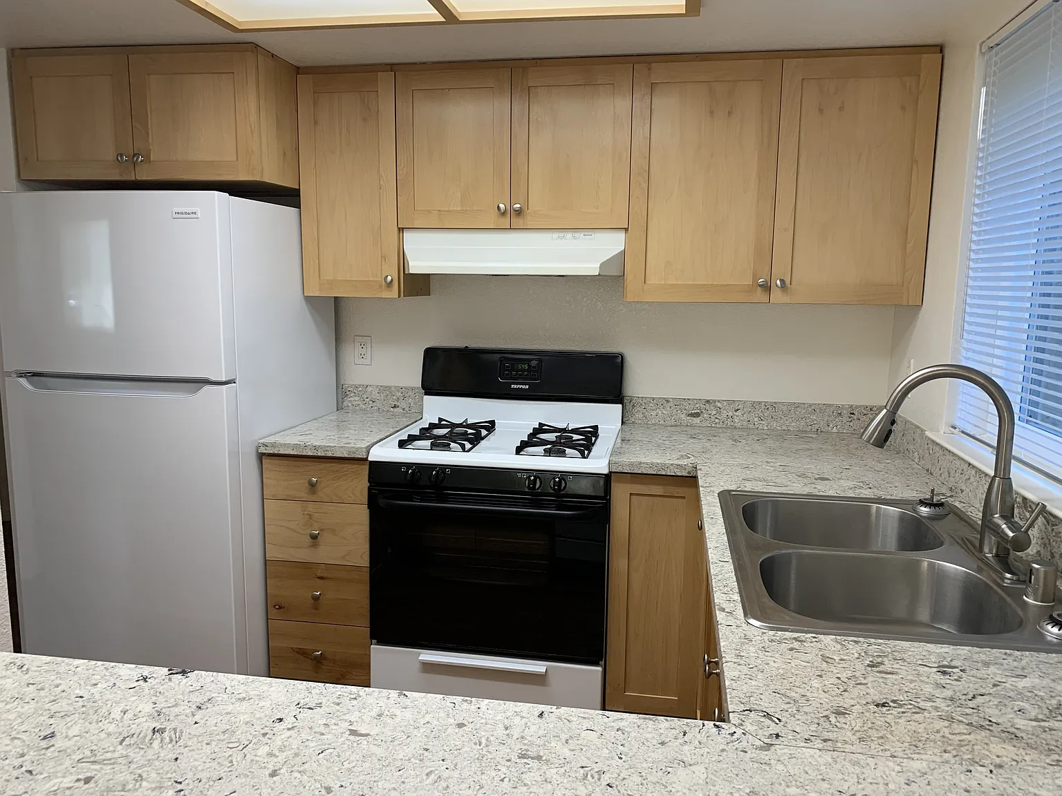 663 Whiting St — Photo 4