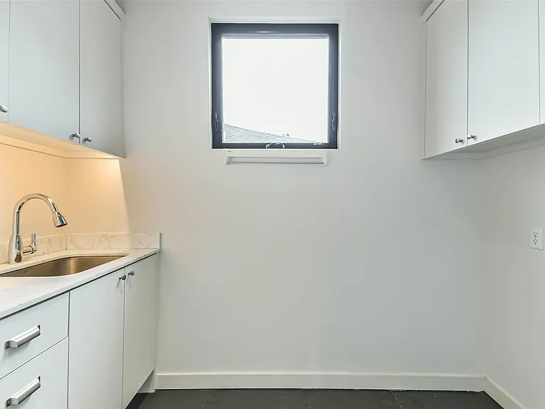 815 Alexander St — Photo 26