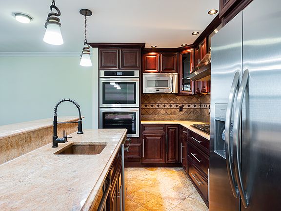 4th image of 165 Jefferson Ave #1A