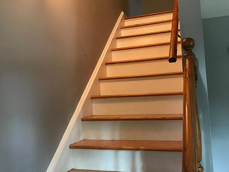 Upstairs to 2 Bedrooms