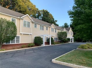 60 Bay Spring Ave UNIT B10, Barrington, RI 02806