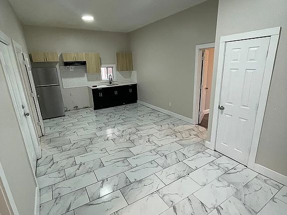 3rd image of 225 12th Ave #5C