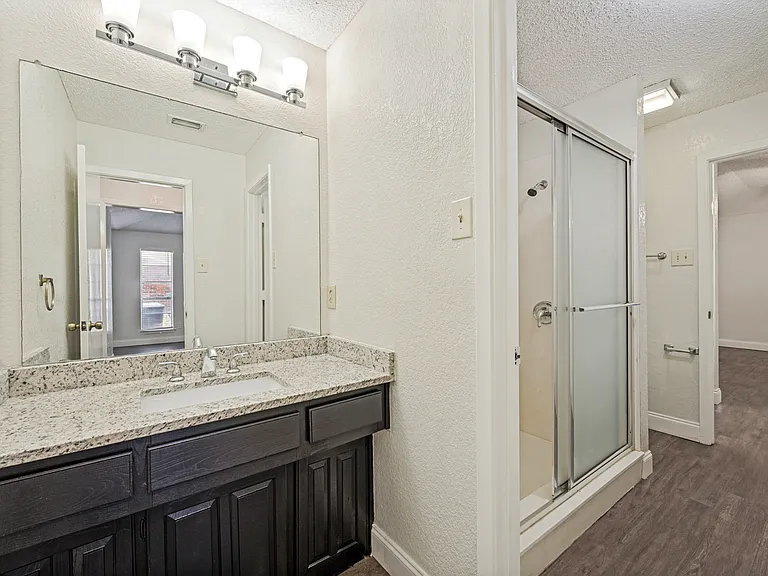 8902 Marilyn Dr — Photo 10