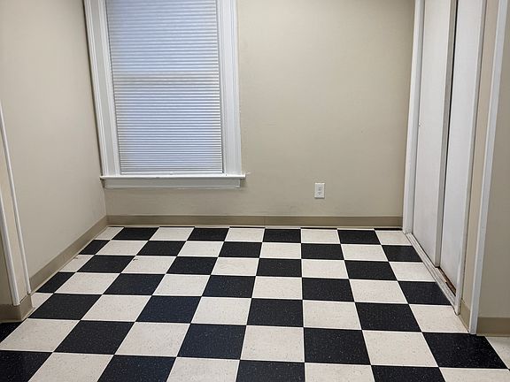 4th image of 547 Potomac Ave APT 4