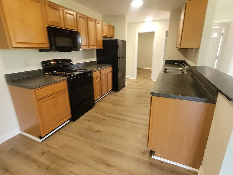1564 Windsor Rd — Photo 8