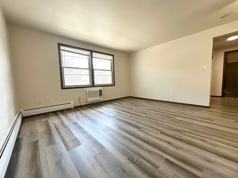 207 Fort Howard Ave — Photo 10