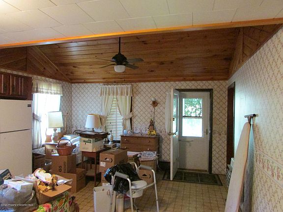3rd image of 148 Grow Ave