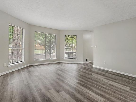 4th image of 5322 Walker Rd
