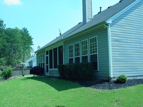 BACK OF HOME - LOTS OF WINDOWS 