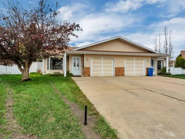 26 S Dale Close, Red Deer, AB T4R 2L5