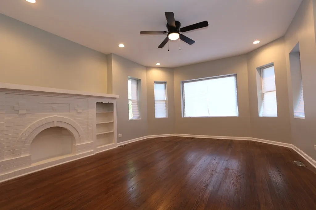 Building Photo - 8206 S Hermitage Ave #1F