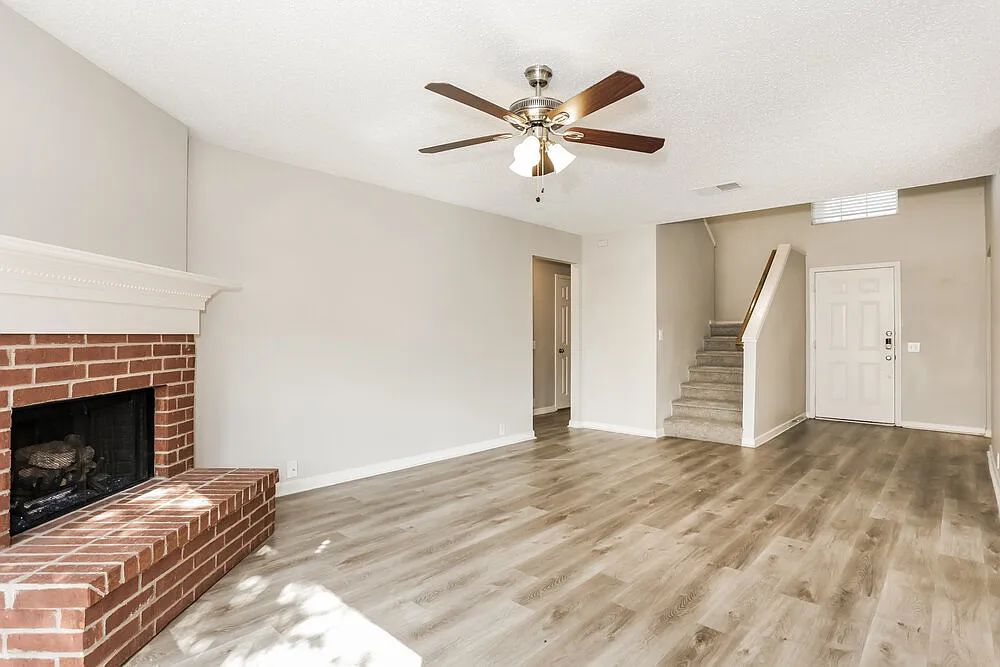 4 bed, 2.5 bath, 2465 sqft, $2,495 — Photo 4
