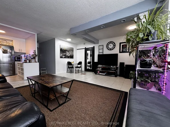 50 Lotherton Ptwy #308, Toronto, ON M6B 2G7