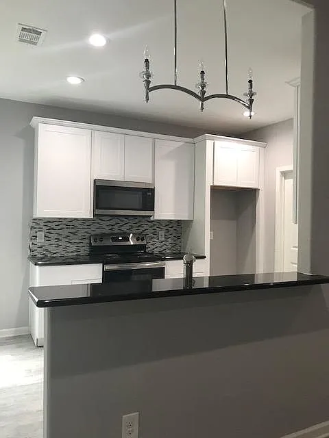 3 bed, 1622 sqft, $1,960 — Photo 3