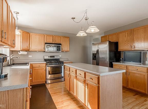 2nd image of 2226 N Canterbury Ln
