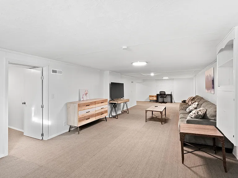 813 Riderwood Dr — Photo 36