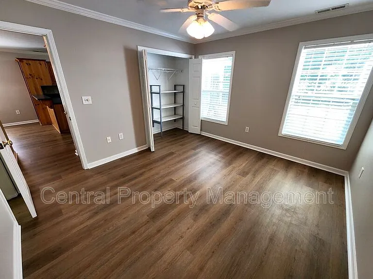 303 Rexford Dr — Photo 9