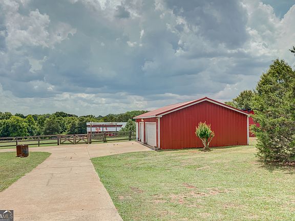 4th image of 335 Old Farm Rd