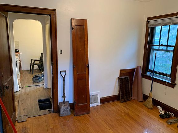 5th image of 306 Waltham St