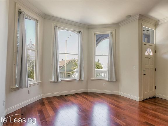 3rd image of 227A Winfield St
