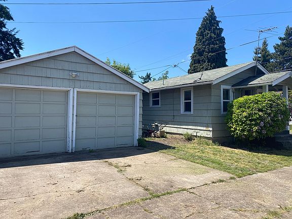 Right side of garage included in rental