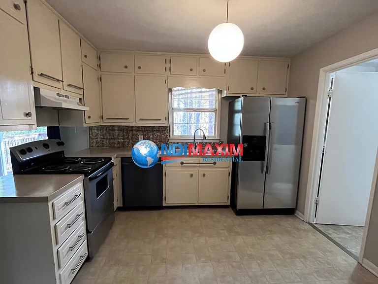 2082 Windsor Ln — Photo 5