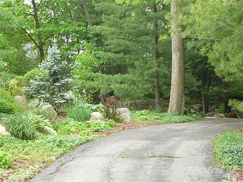 Deep Driveway to Home