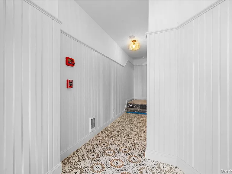 584 Main St #1 — Photo 11